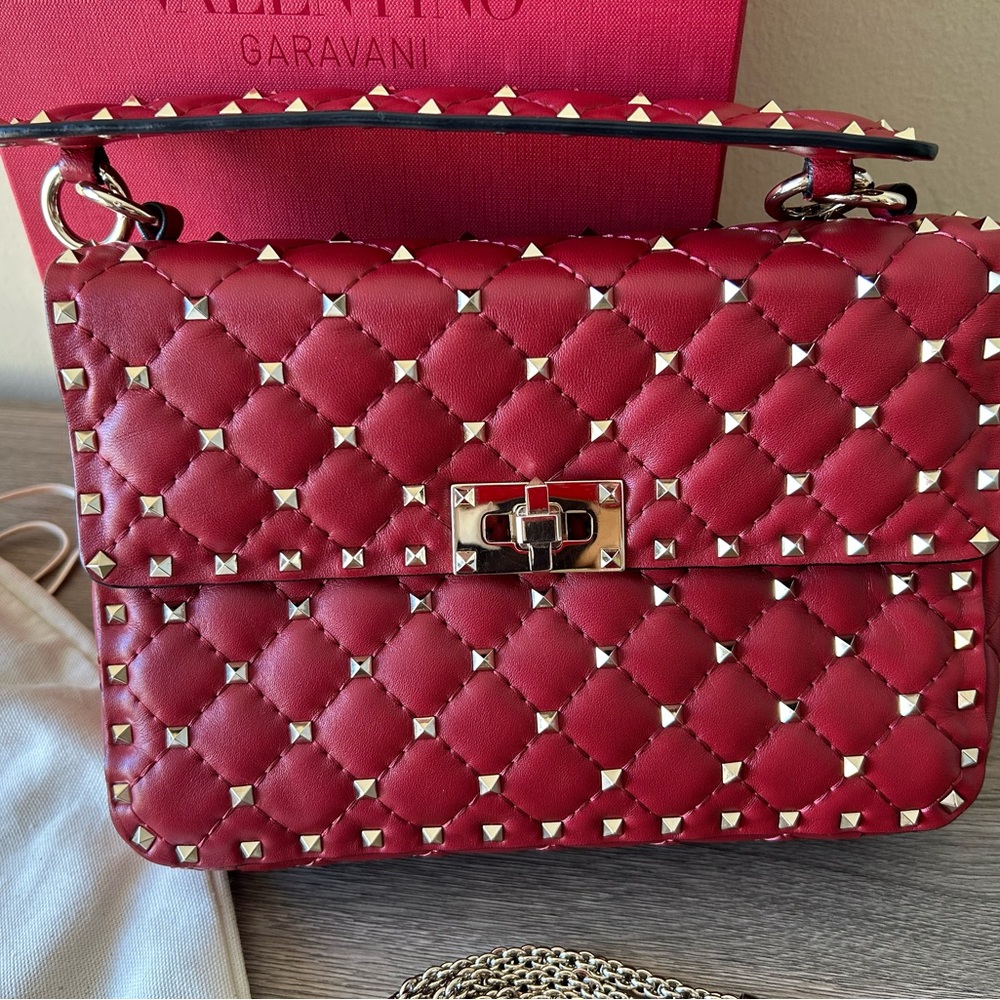 VALENTINO MEDIUM ROCKSTUD SPIKE NAPPA LEATHER BAG IN RED
